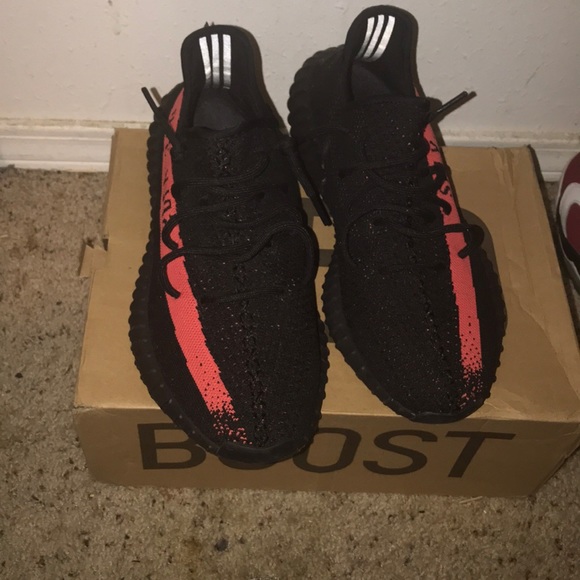 Yeezy 350 red stripe - Picture 2 of 3